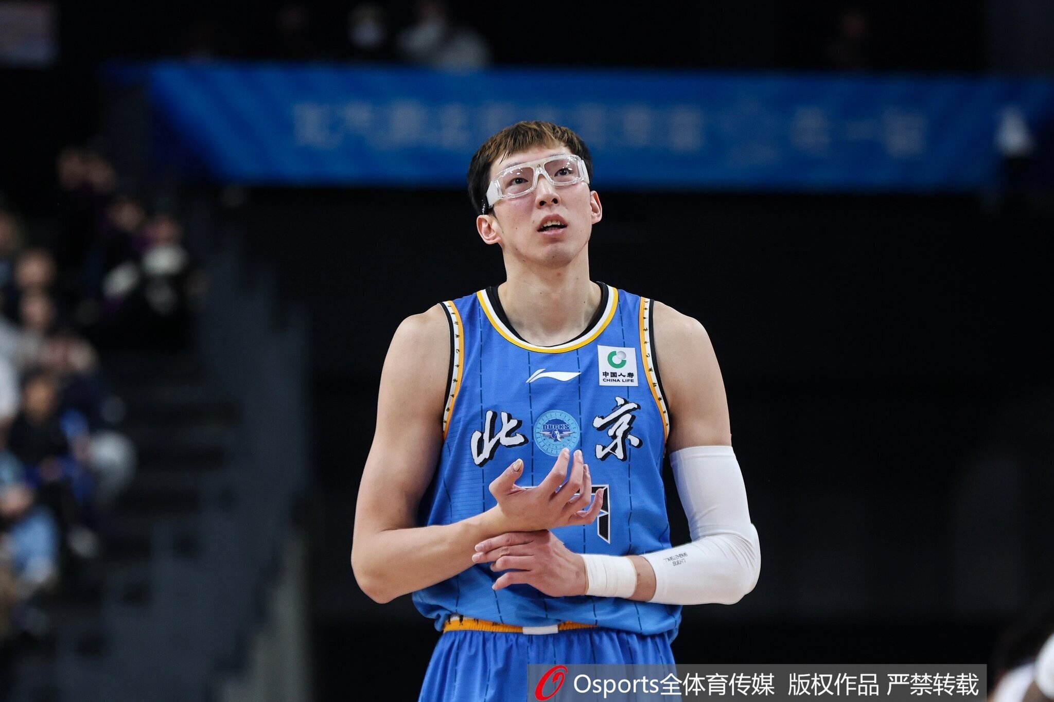 完美世界竞技平台电脑版官方下载-这场打得像外援!周琦终结十分高效 砍下23分13板&抢到7前场板